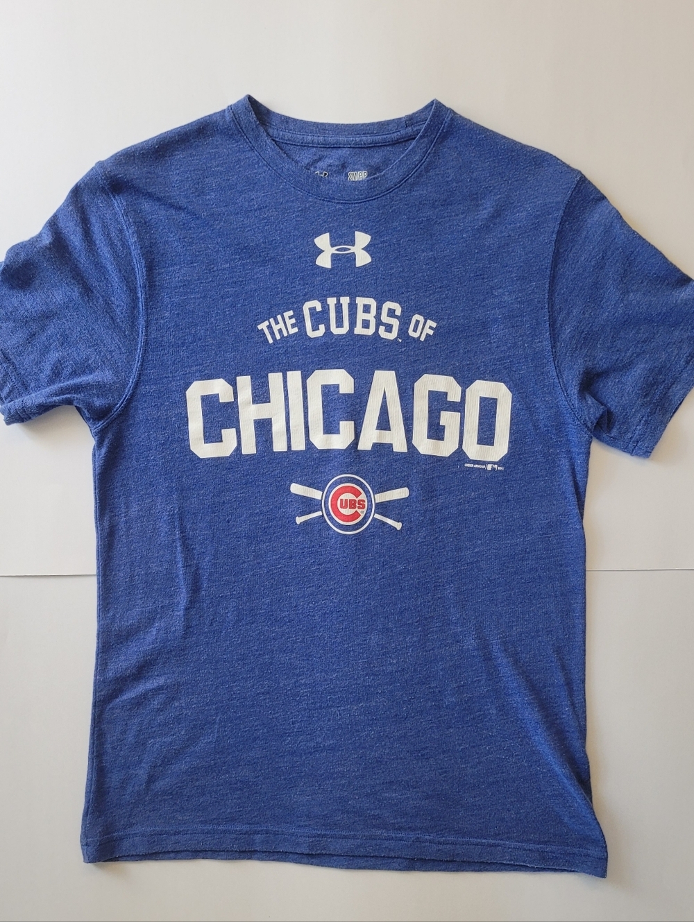 Under Armour Chicago Cubs "Badge of Honor" Tri-Blend Tee - Small